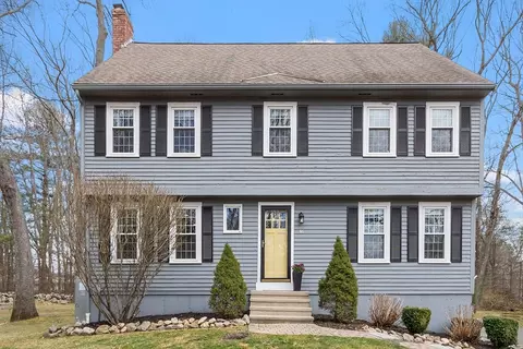 46 Woodberry Ln, North Andover, MA 01845