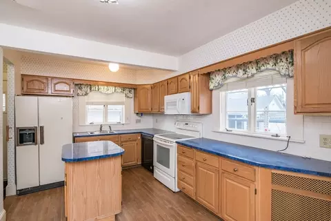 770 Dickinson St, Springfield, MA 01108 photo 4