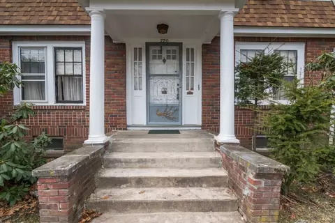 770 Dickinson St, Springfield, MA 01108 photo 2