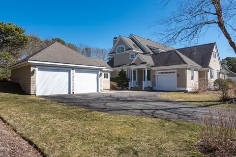 11 Vineyard Reach #11, Mashpee, MA 02649
