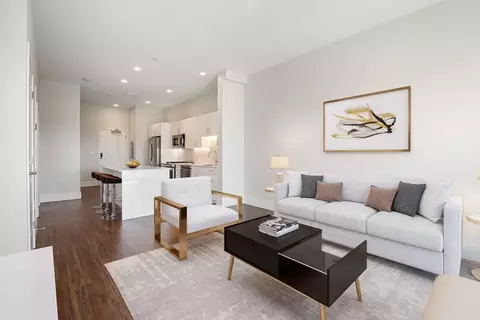 205 Maverick St #513, Boston, MA 02128