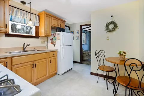 37 Ruthven St, Springfield, MA 01128 photo 5