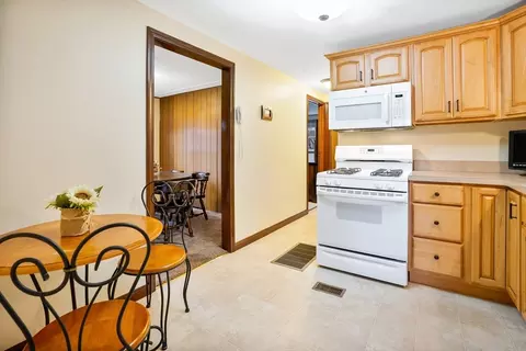 37 Ruthven St, Springfield, MA 01128 photo 6