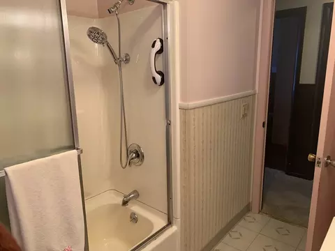 Bath - 196 Pondview Dr, Chicopee, MA 01020 photo 4 of 4