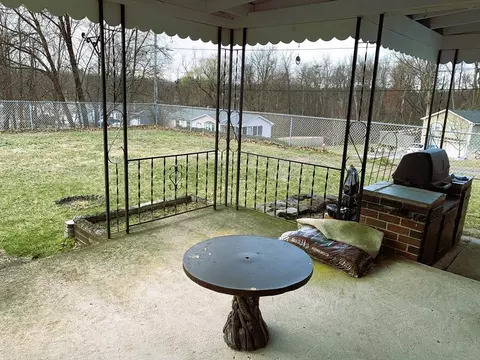 Exterior - 196 Pondview Dr, Chicopee, MA 01020 photo 4 of 6
