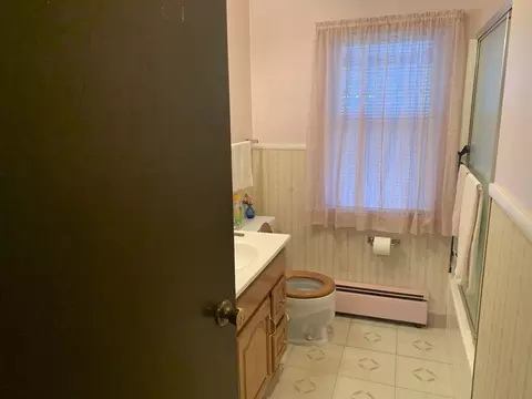 Bath - 196 Pondview Dr, Chicopee, MA 01020 photo 2 of 4