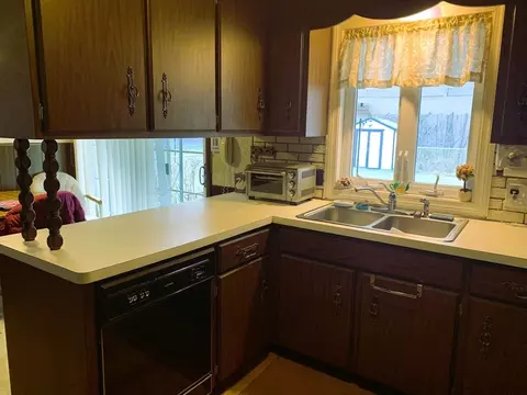 Kitchen - 196 Pondview Dr, Chicopee, MA 01020 photo 2 of 3