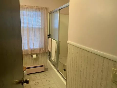Bath - 196 Pondview Dr, Chicopee, MA 01020 photo 3 of 4