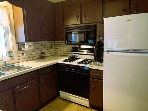 Kitchen - 196 Pondview Dr, Chicopee, MA 01020 photo 1 of 3
