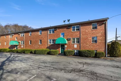 1241 Elm St #3A, West Springfield, MA 01089