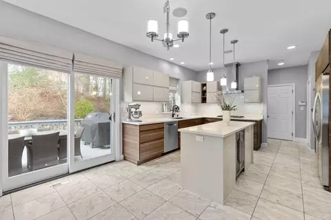 Kitchen - 5 Sullivan Way, Canton, MA 02021 photo 1 of 7
