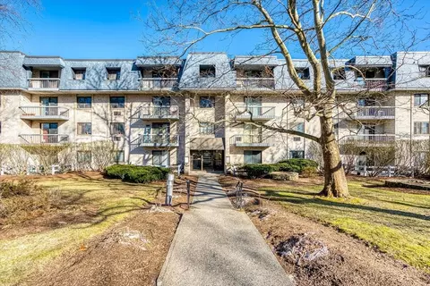 85 Commons Dr #103, Shrewsbury, MA 01545