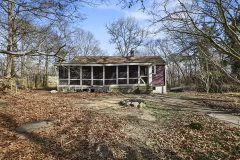 502 Bourne Rd, Plymouth, MA 02360