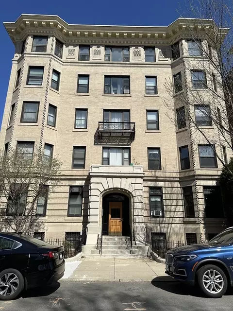 137 Peterborough St #8, Boston, MA 02215