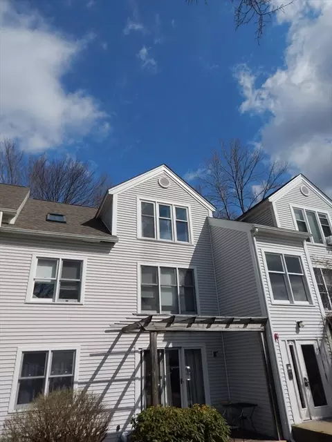 25 Salem Pl #25, Amherst, MA 01002