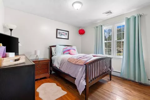 Bedroom - 11 Stuart Rd, Sterling, MA 01564 photo 3 of 4