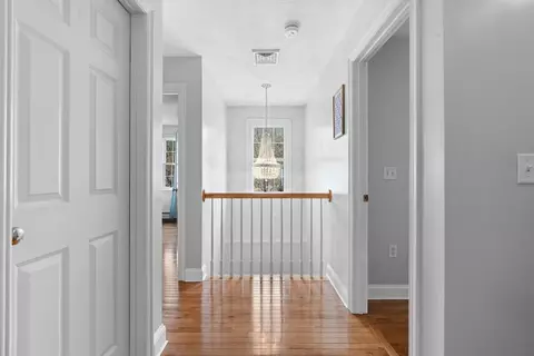 Entry Way - 11 Stuart Rd, Sterling, MA 01564 photo 2 of 2