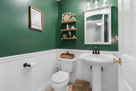 Bath - 11 Stuart Rd, Sterling, MA 01564 photo 1 of 6