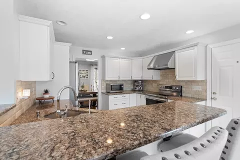 Kitchen - 11 Stuart Rd, Sterling, MA 01564 photo 2 of 4