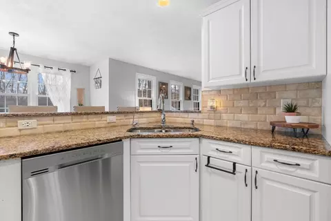 Kitchen - 11 Stuart Rd, Sterling, MA 01564 photo 1 of 4