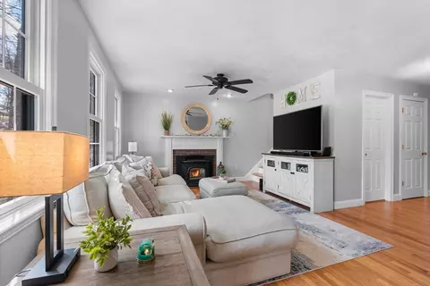 Living - 11 Stuart Rd, Sterling, MA 01564 photo 1 of 4