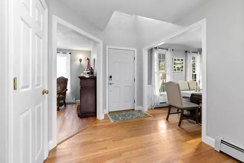Entry Way - 11 Stuart Rd, Sterling, MA 01564 photo 1 of 2