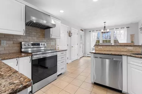 Kitchen - 11 Stuart Rd, Sterling, MA 01564 photo 3 of 4