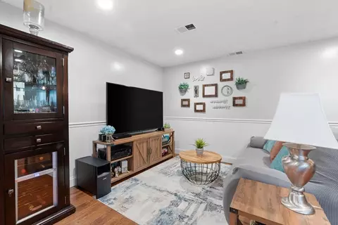 Living - 11 Stuart Rd, Sterling, MA 01564 photo 4 of 4