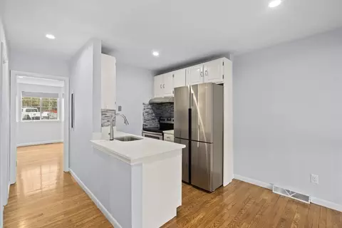 121 Tall Oaks Dr #P, Weymouth, MA 02190