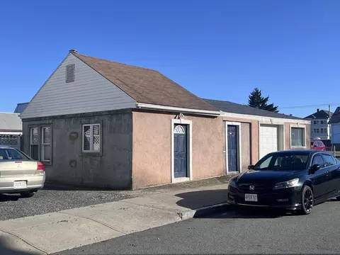 340 Vale St, Fall River, MA 02724 photo 3