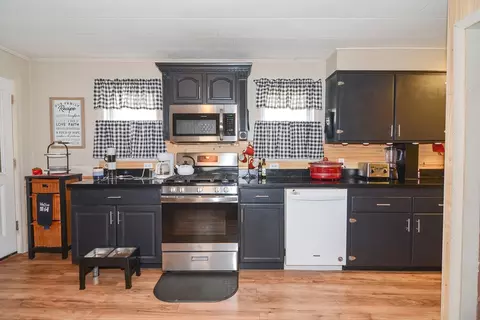 72 West St, Ware, MA 01082 photo 3