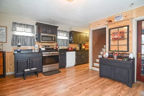 72 West St, Ware, MA 01082 photo 4