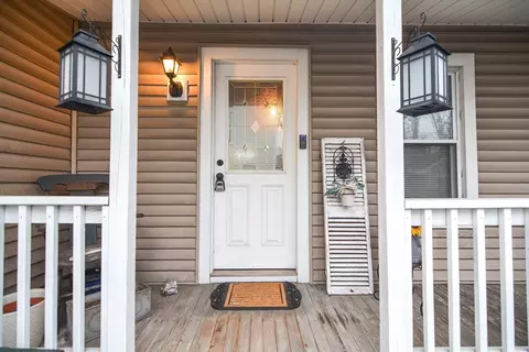 72 West St, Ware, MA 01082 photo 2