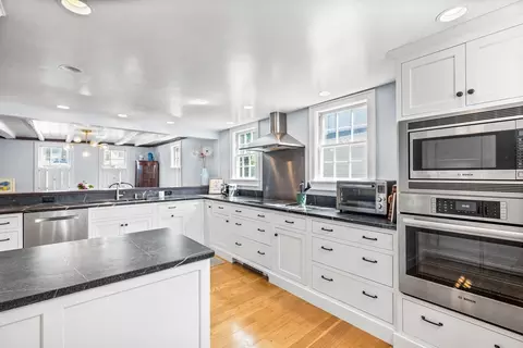 17 Pleasant St, Hingham, MA 02043 photo 12