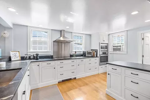 17 Pleasant St, Hingham, MA 02043 photo 2