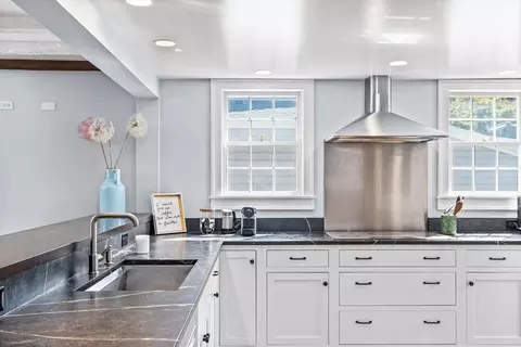 17 Pleasant St, Hingham, MA 02043 photo 3