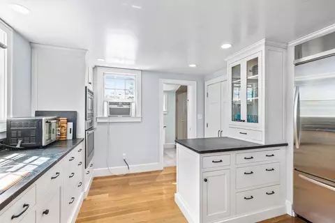 17 Pleasant St, Hingham, MA 02043 photo 6