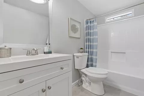 Bath - 41 William Casey Rd, Spencer, MA 01562 photo 1 of 2