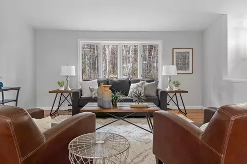 Living - 41 William Casey Rd, Spencer, MA 01562 photo 2 of 4
