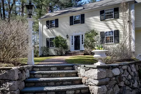 9 Saddle Ridge Rd, Dover, MA 02030 photo 2