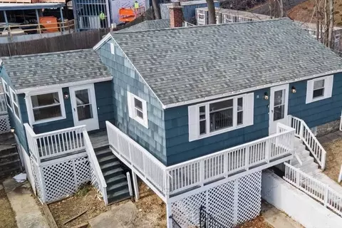 18 Mohican Rd, Worcester, MA 01605