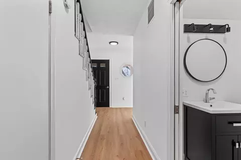 Entry Way - 140 Irving St, Everett, MA 02149 photo 3 of 4