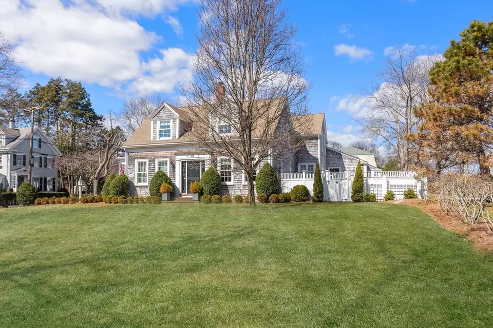 Exterior - 65 Cottage St, Hingham, MA 02043 photo 7 of 7