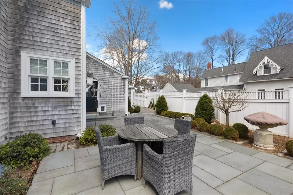 Exterior - 65 Cottage St, Hingham, MA 02043 photo 4 of 7