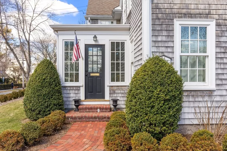 Exterior - 65 Cottage St, Hingham, MA 02043 photo 2 of 7
