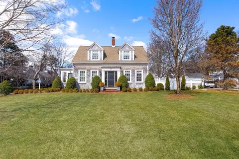 Exterior - 65 Cottage St, Hingham, MA 02043 photo 1 of 7