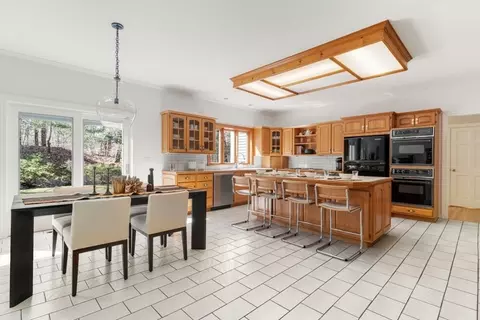 23 Sutton Pl, Weston, MA 02493 photo 11