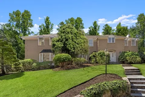 23 Sutton Pl, Weston, MA 02493