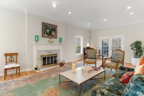 23 Sutton Pl, Weston, MA 02493 photo 3