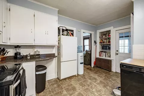Entry Way - 578 Springfield St, Chicopee, MA 01013 photo 1 of 2